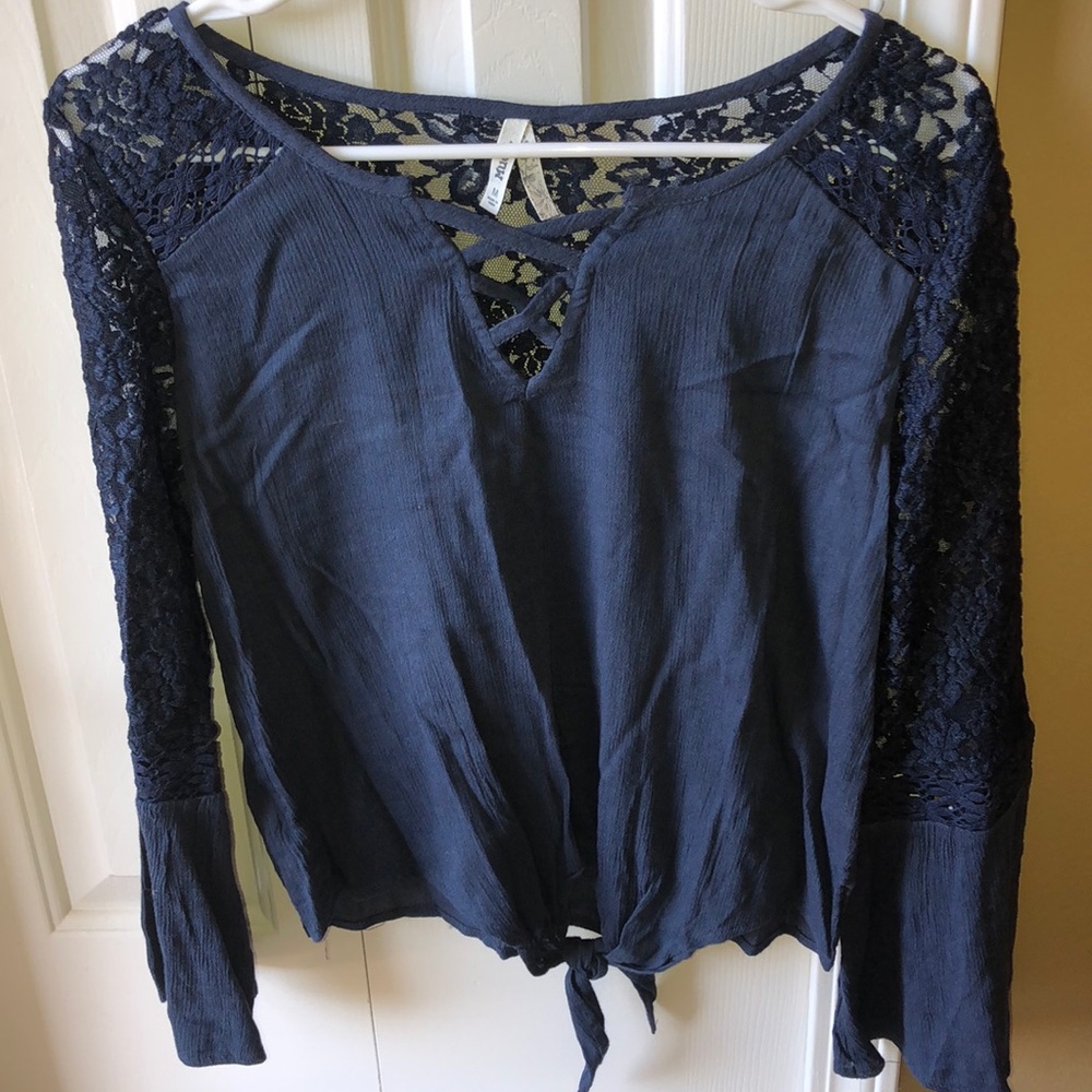 💙3/20$ Navy Blue Floral Blouse
